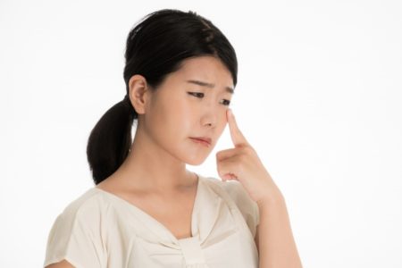 なぜまぶたはピクピク痙攣するの？